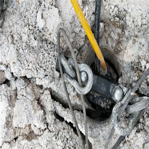 【巖石二次分解破硬石頭劈裂機(jī)山東青島廠家直銷】-